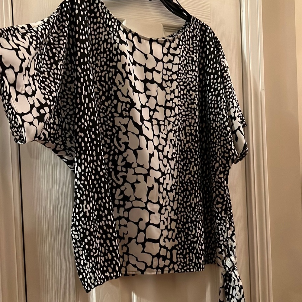 Only worn a couple of times and in great condition. Smoke free & pet free home.